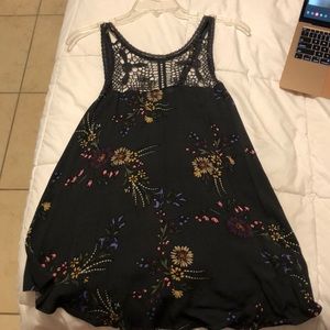 very cute flower tank top!